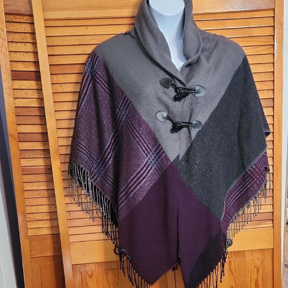 Nanette Lepore Gray Knit Poncho